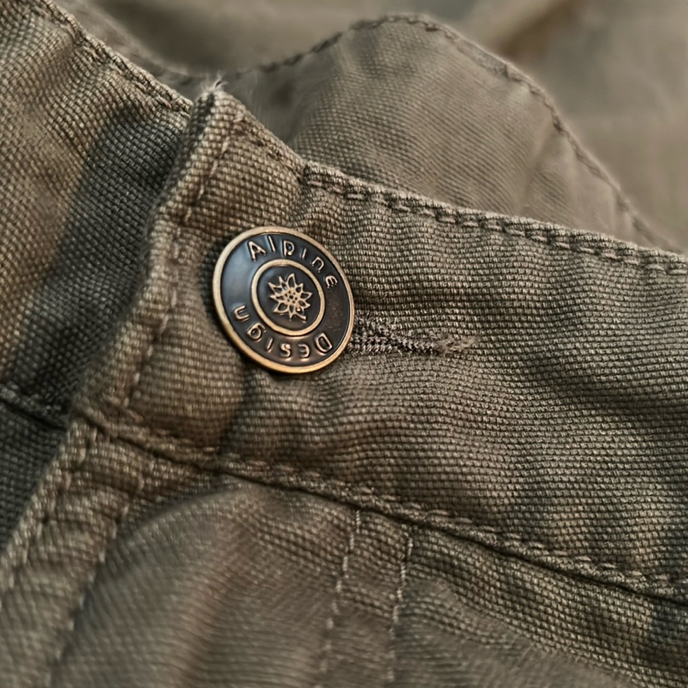 Alpine Design Men's Cargo Pants in Olive
